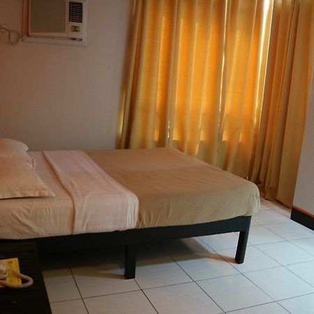 Negrense Suites Bacolod Zewnętrze zdjęcie