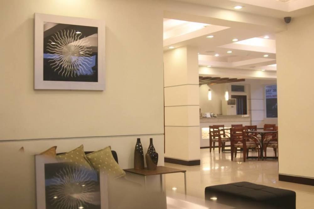 Negrense Suites Bacolod Zewnętrze zdjęcie