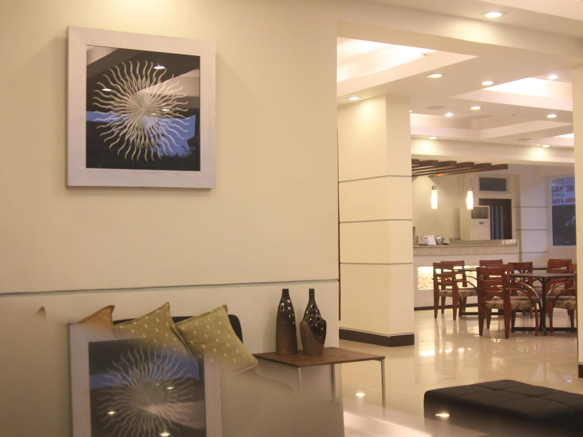 Negrense Suites Bacolod Zewnętrze zdjęcie