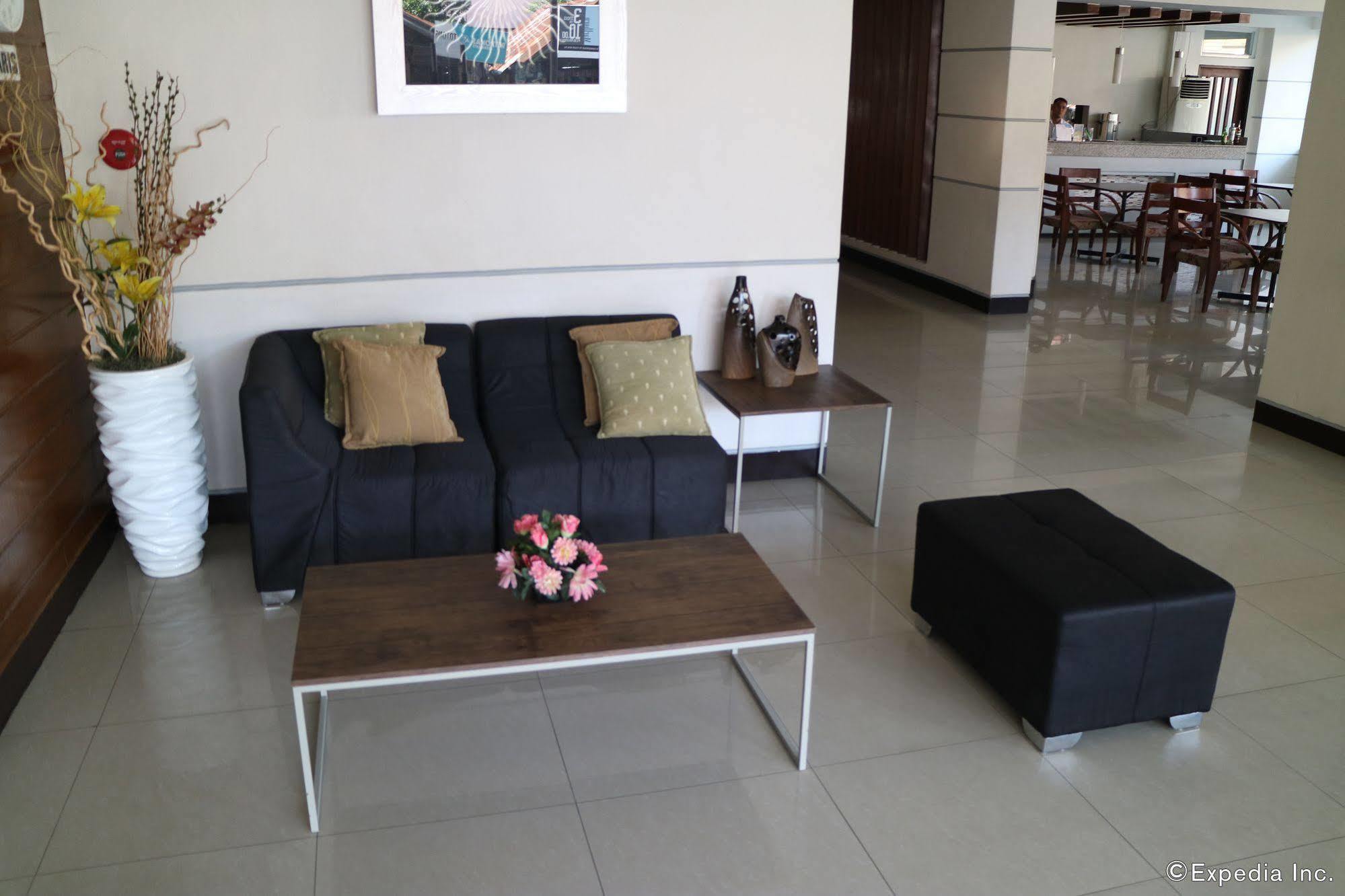 Negrense Suites Bacolod Zewnętrze zdjęcie