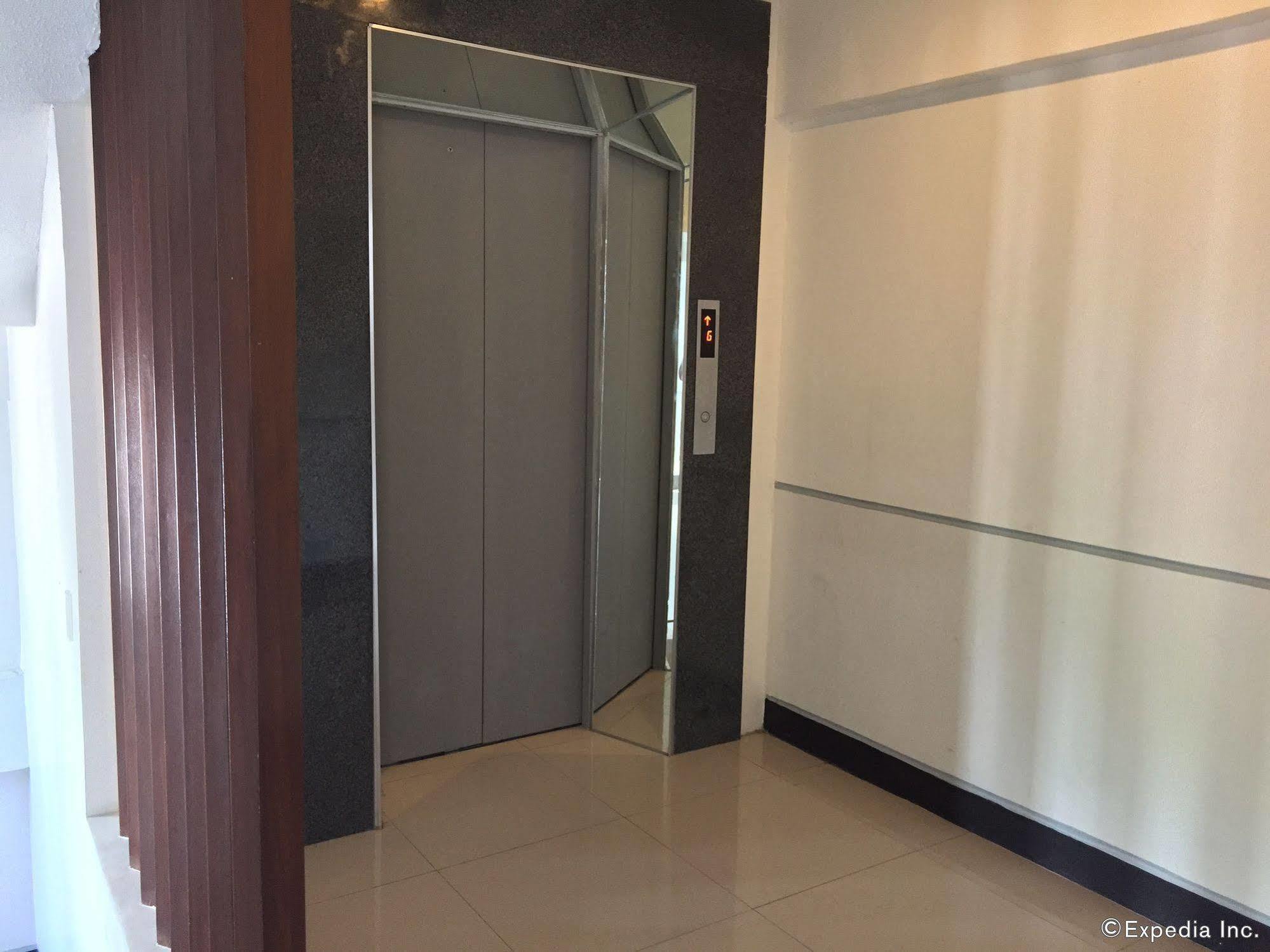 Negrense Suites Bacolod Zewnętrze zdjęcie