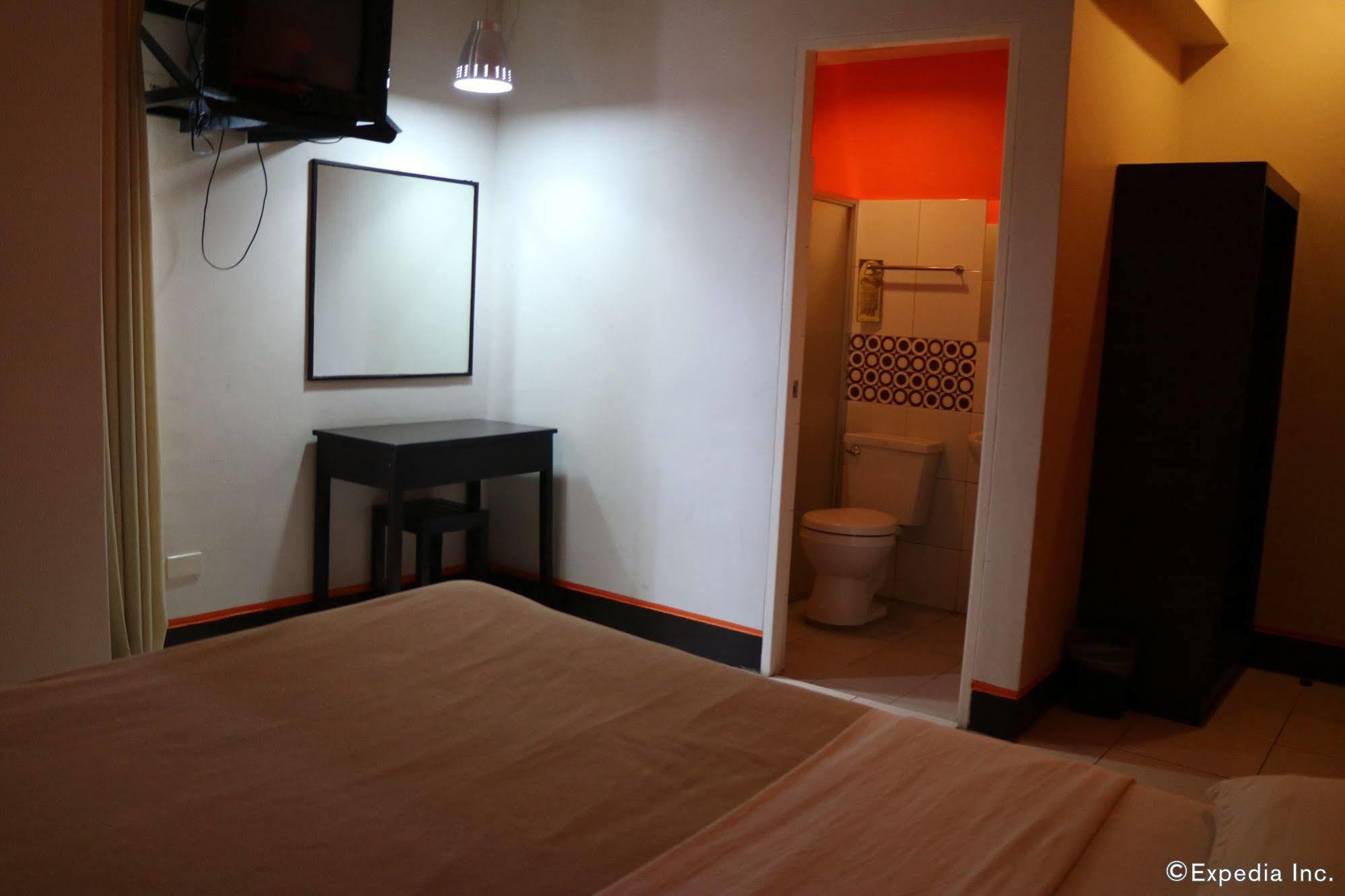 Negrense Suites Bacolod Zewnętrze zdjęcie