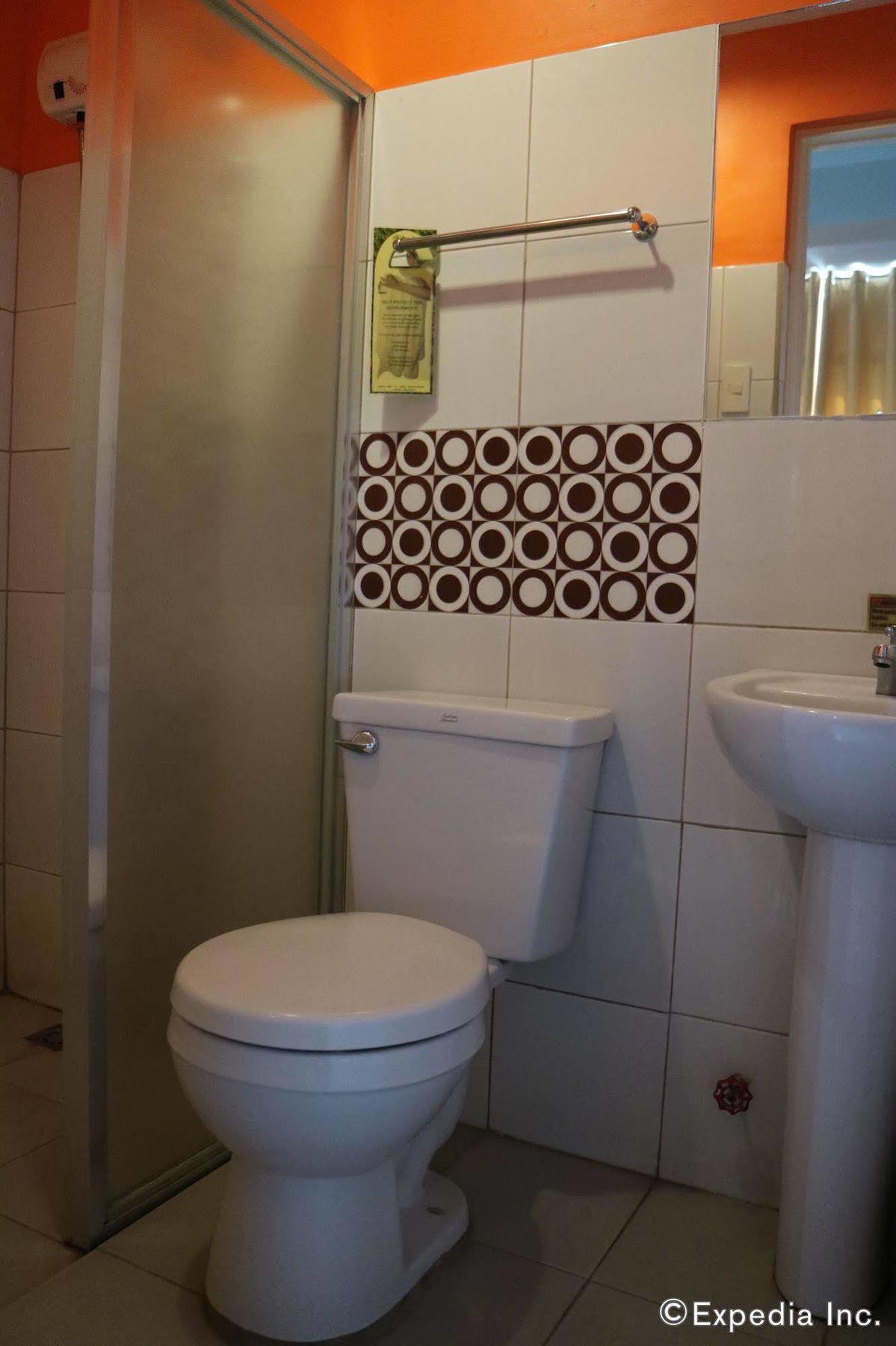 Negrense Suites Bacolod Zewnętrze zdjęcie