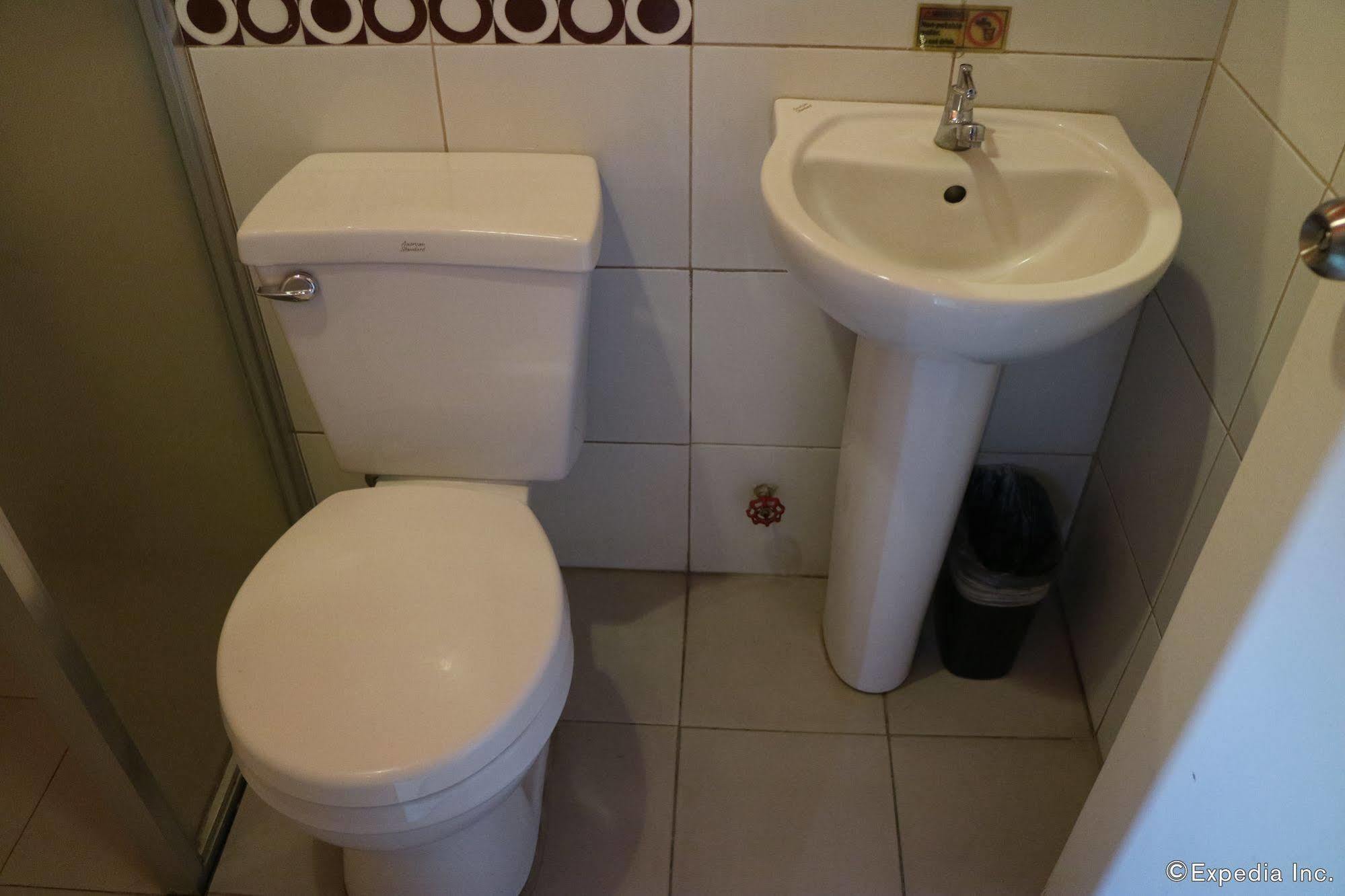Negrense Suites Bacolod Zewnętrze zdjęcie