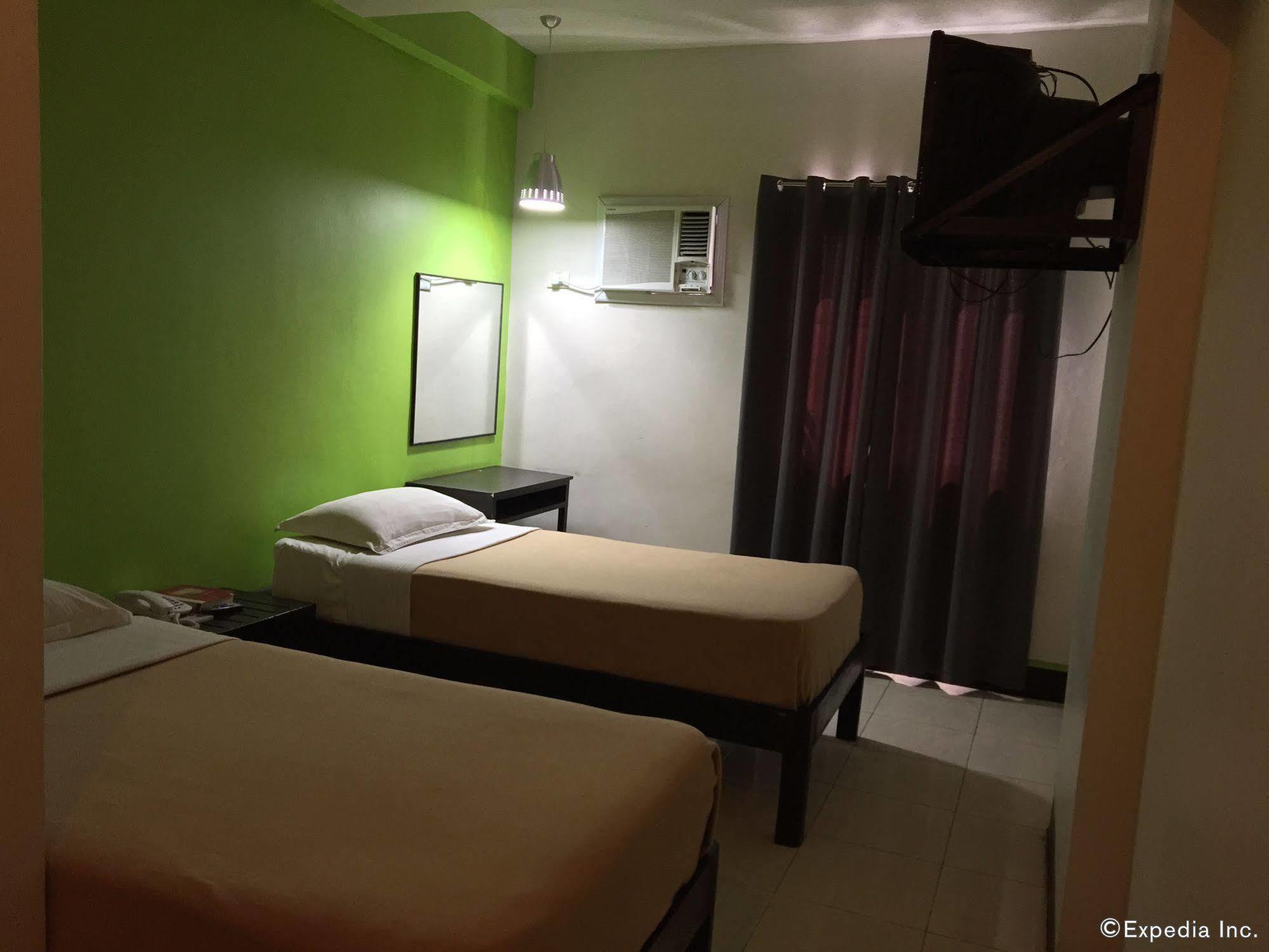 Negrense Suites Bacolod Zewnętrze zdjęcie