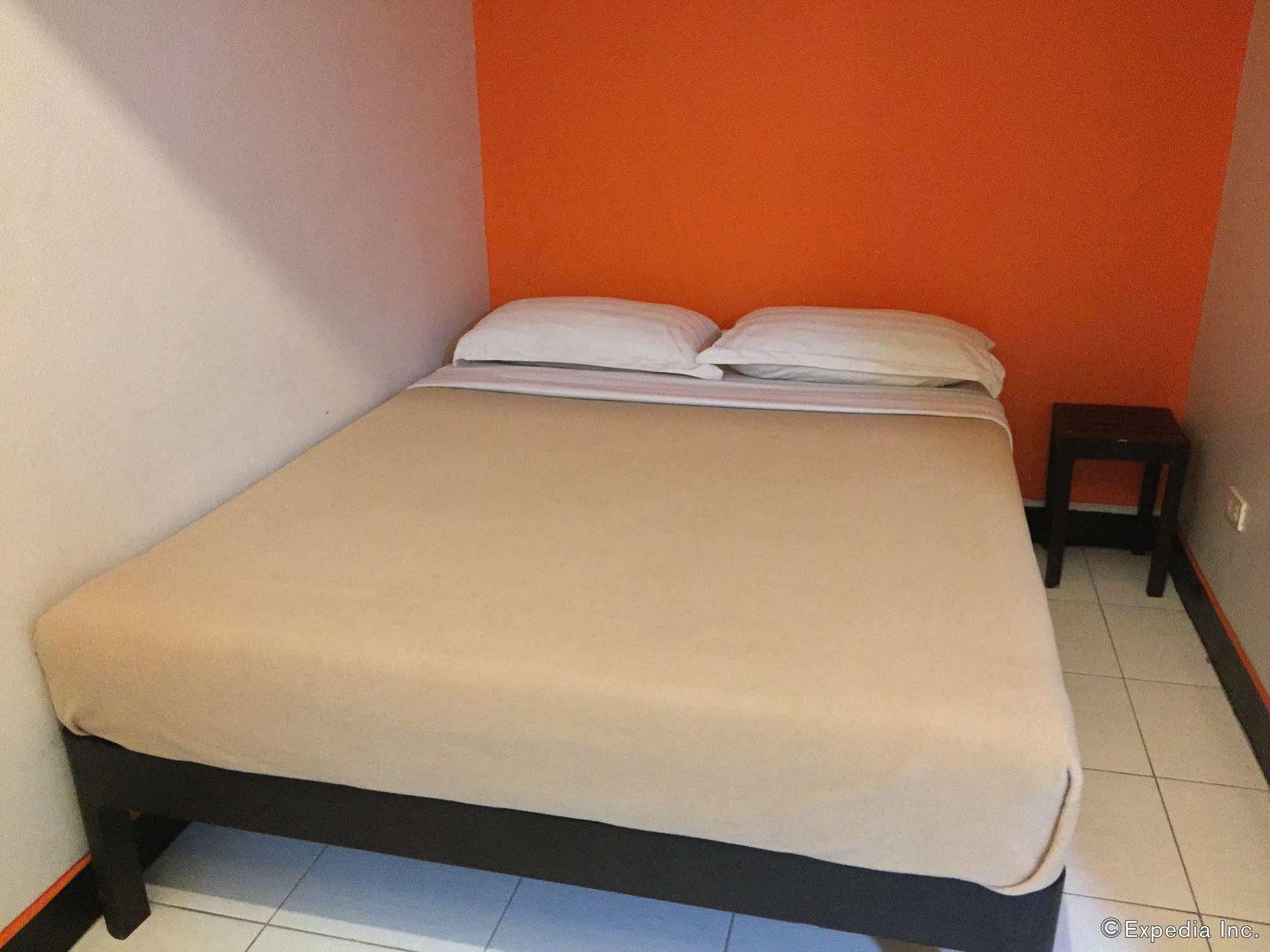 Negrense Suites Bacolod Zewnętrze zdjęcie
