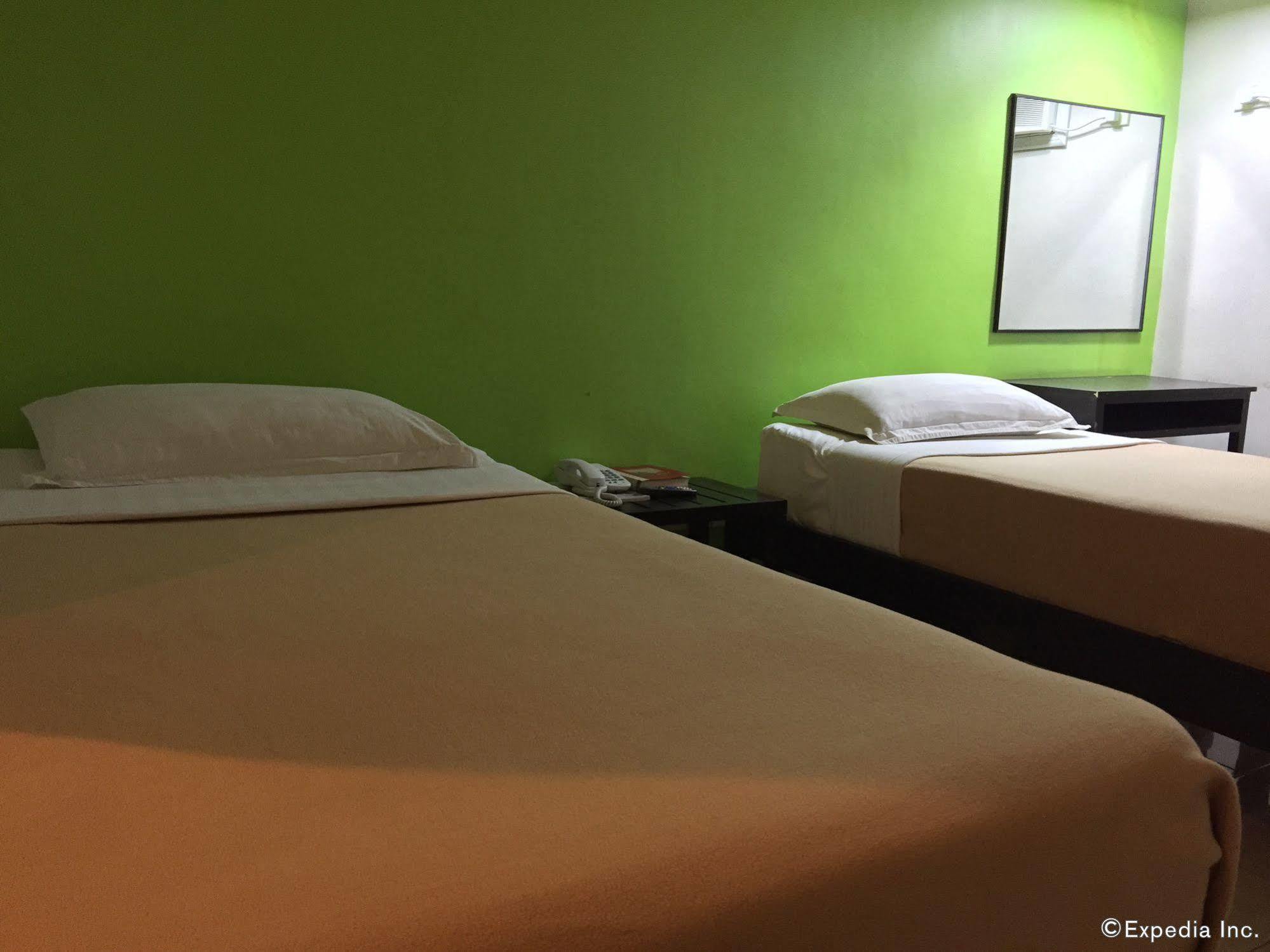 Negrense Suites Bacolod Zewnętrze zdjęcie