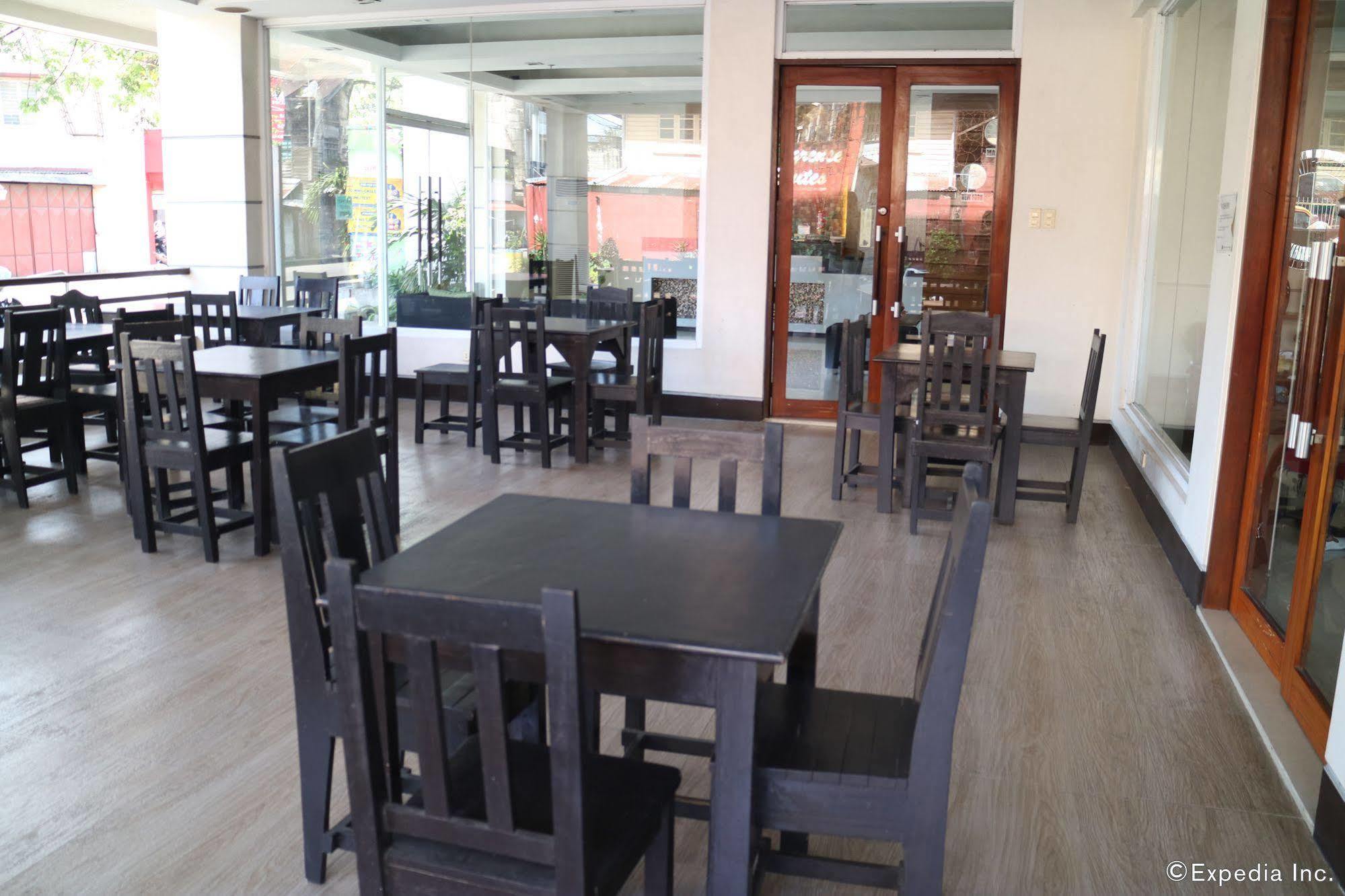 Negrense Suites Bacolod Zewnętrze zdjęcie