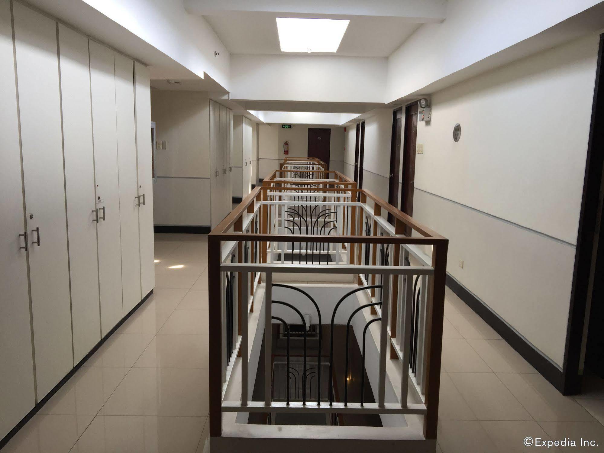 Negrense Suites Bacolod Zewnętrze zdjęcie