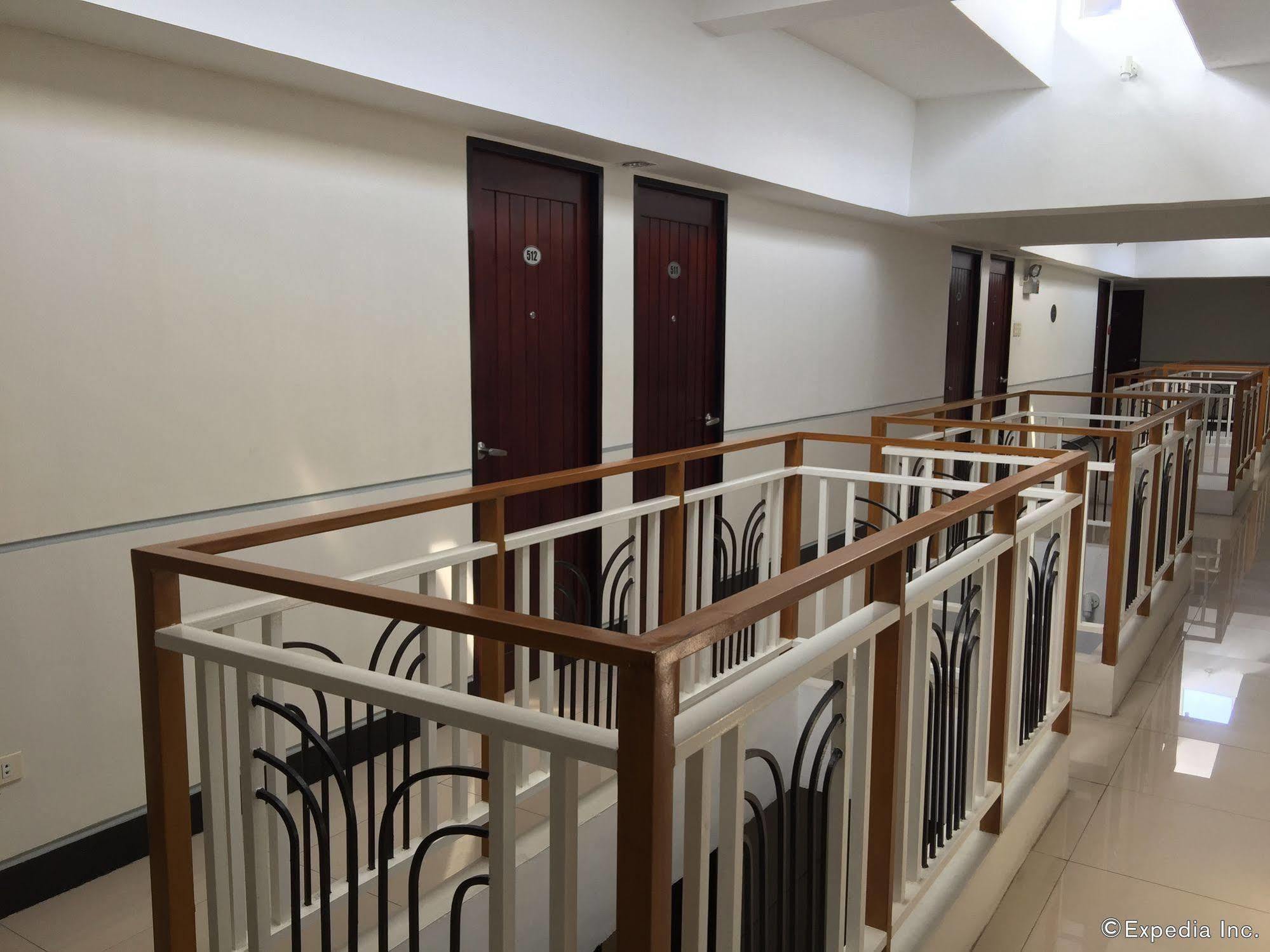 Negrense Suites Bacolod Zewnętrze zdjęcie