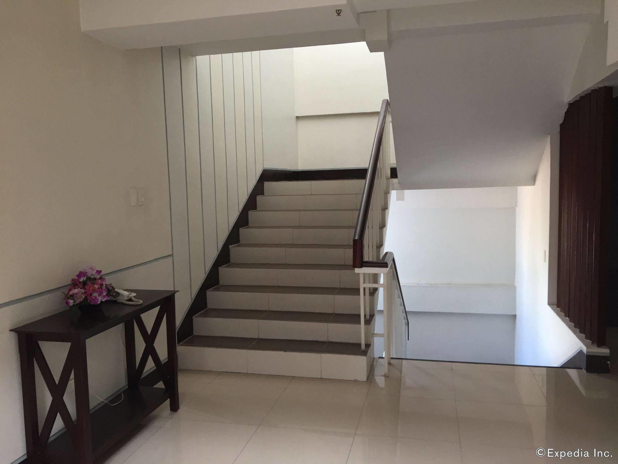 Negrense Suites Bacolod Zewnętrze zdjęcie