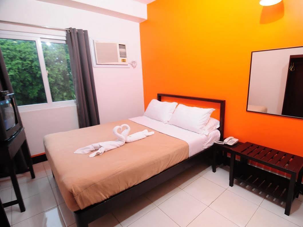 Negrense Suites Bacolod Zewnętrze zdjęcie