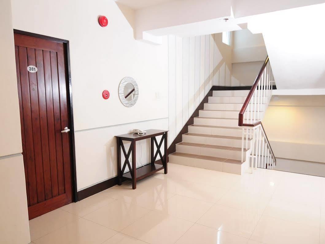Negrense Suites Bacolod Zewnętrze zdjęcie