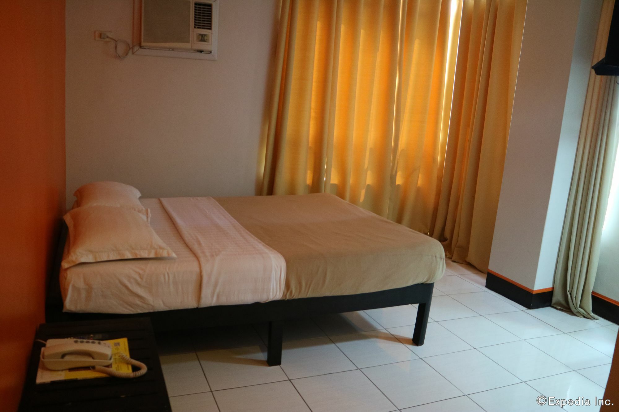Negrense Suites Bacolod Zewnętrze zdjęcie